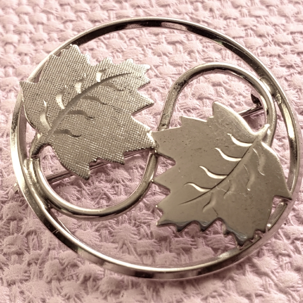 925 Sterling Silver Vintage Lamode Grape Leaf Design Pin Brooch
